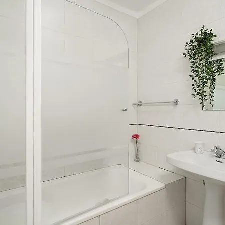 Tropicana Apartment *